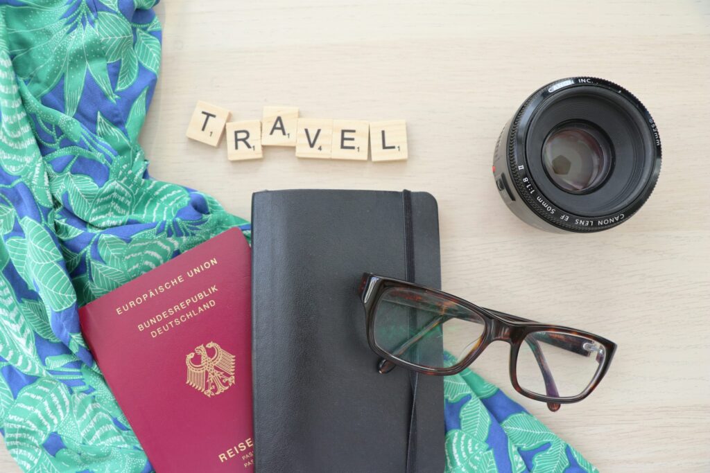 パスポートと旅行ノート、旅の準備アイテム